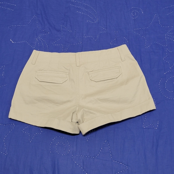 Women size 4 old navy Khakis shorts - Picture 2 of 3